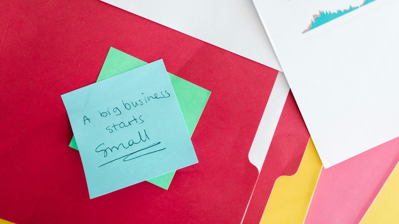 Basic cleaning is not always sufficient. Especially in the case of indoor units, it is important to periodically disinfect their components.