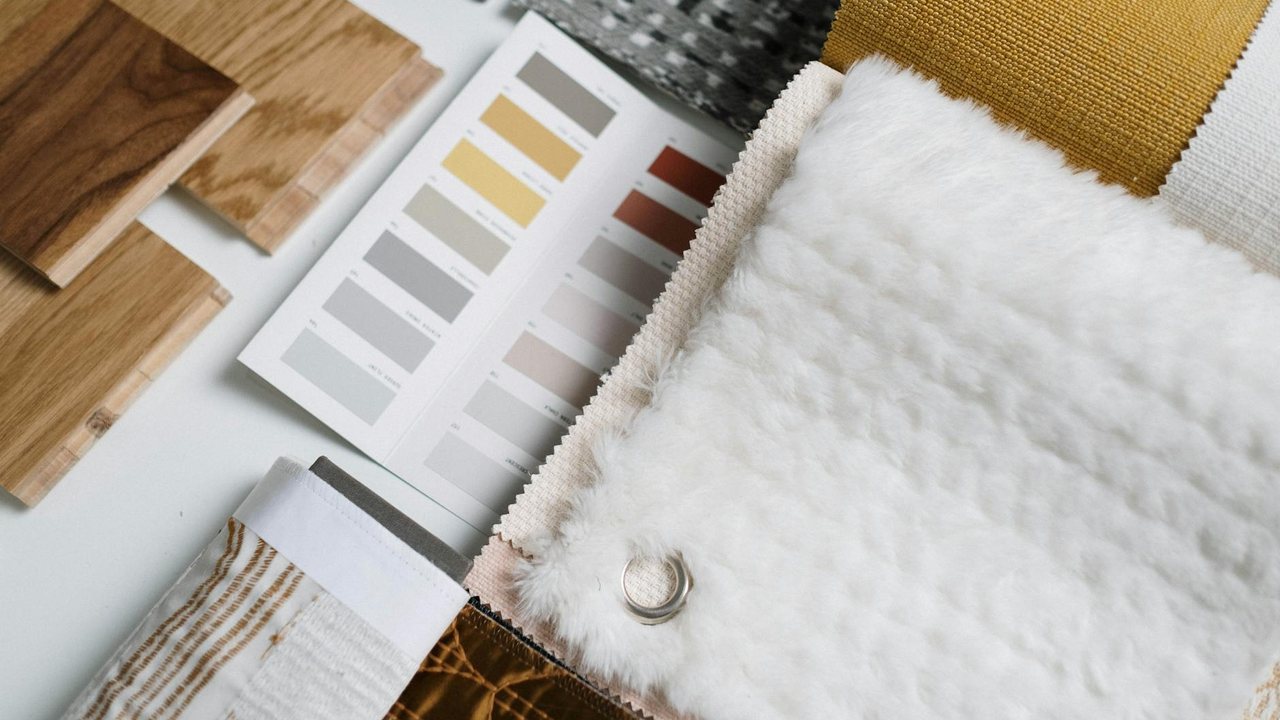 One of the most effective ways to know if the mason is the right professional to carry out the renovations needed is to know their previous work. You can review their completed projects or request a visit to the homes of previous clients. This way, you can assess the quality of their work.