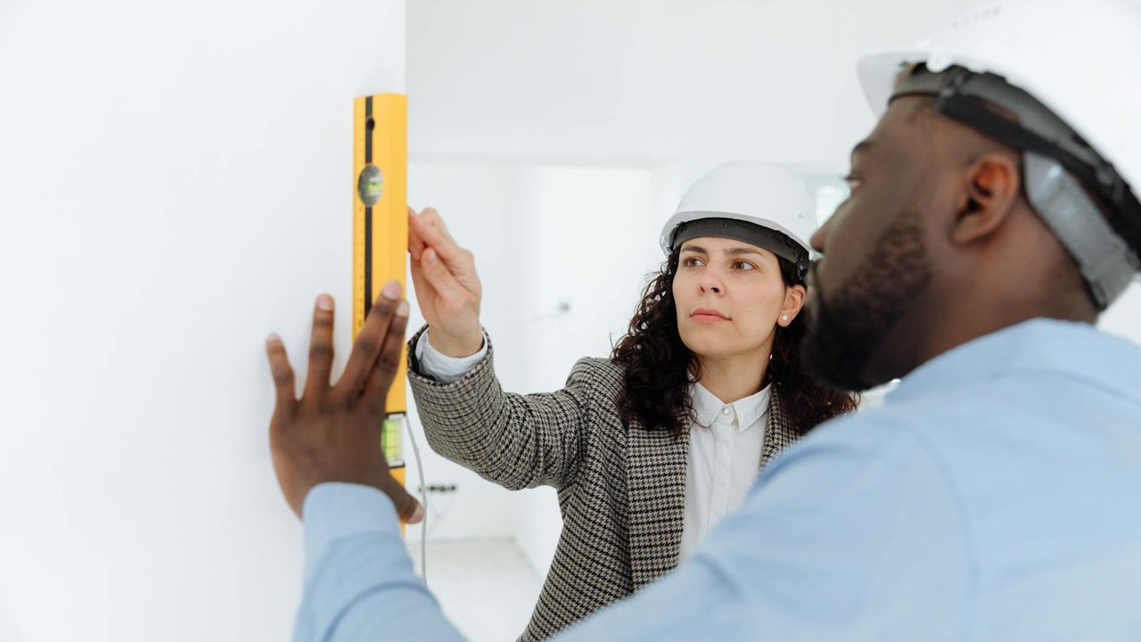 No tirar los restos de pintura y ceras por el fregadero