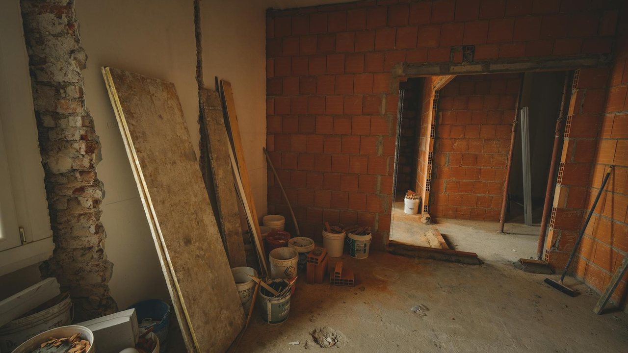 Colocar un buen aislamiento bajo la tarima