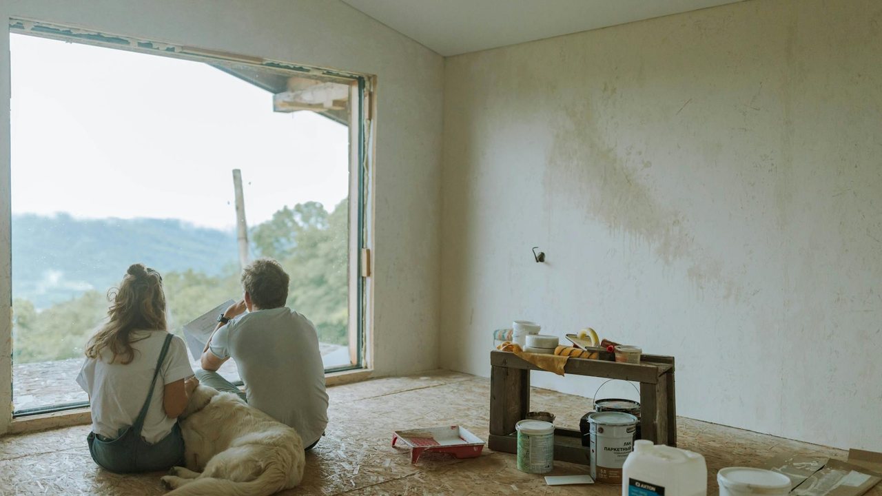 Pedir presupuesto de reforma de hotel es una decisión importante que no se suele tomar al a ligera; y es que emprender la renovación de un hotel es, sin duda, un gran proyecto. No obstante, existen algunos motivos por los que quizá sería una buena opción pedir precios de rehabilitación de fachadas y otras zonas de nuestro hotel.