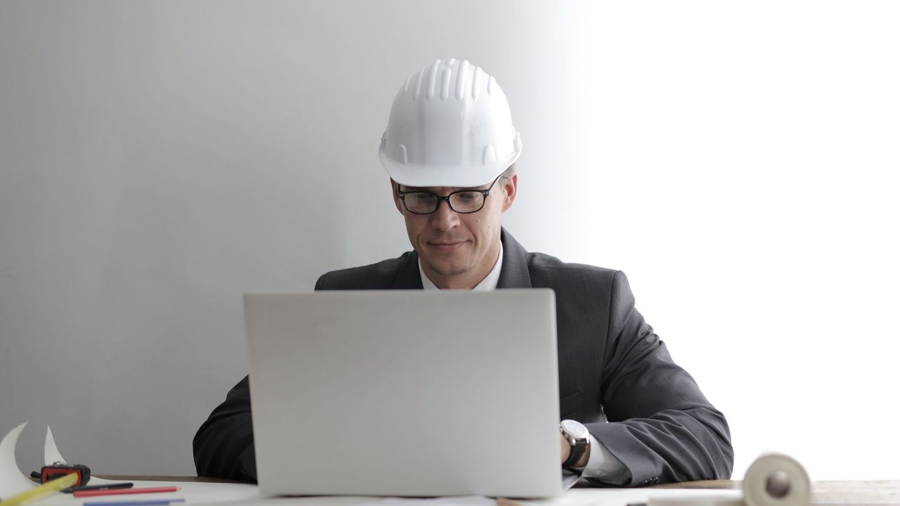 AI Act in August 2026: client data and human review for renovation companies