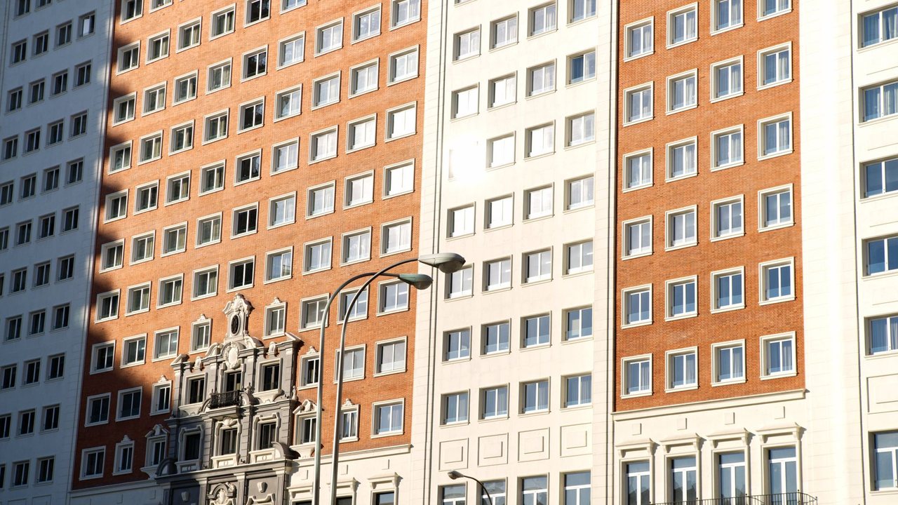 Lifts and accessibility in Alicante apartment communities: how to plan the works detail