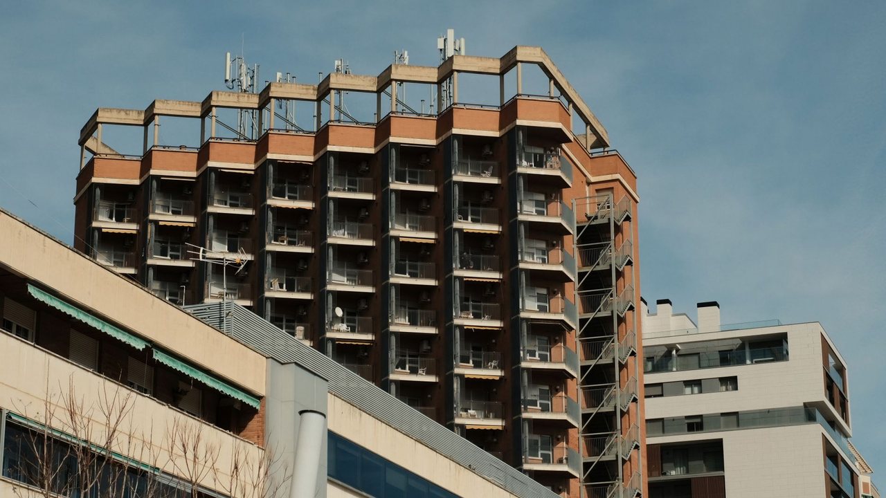 CAE y aislamiento de fachada en comunidades: que cambio en el catalogo de 2026