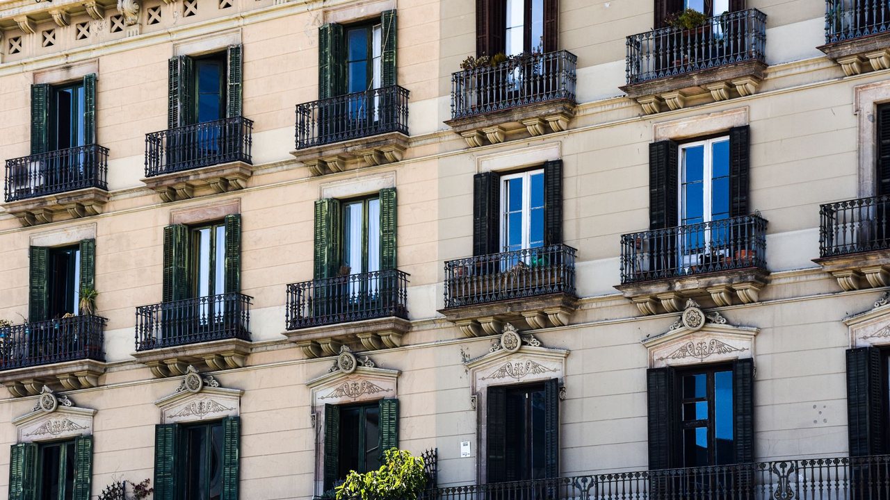 Cerrar una terraza en Alicante: permiso, comunidad y reforma: detalle