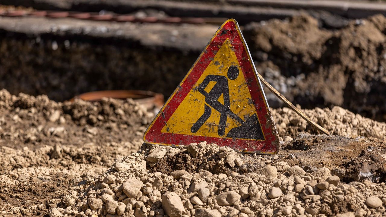 Obras de saneamiento en Reyes Catolicos: que debe revisar un local o piso antes de reformar - detalle