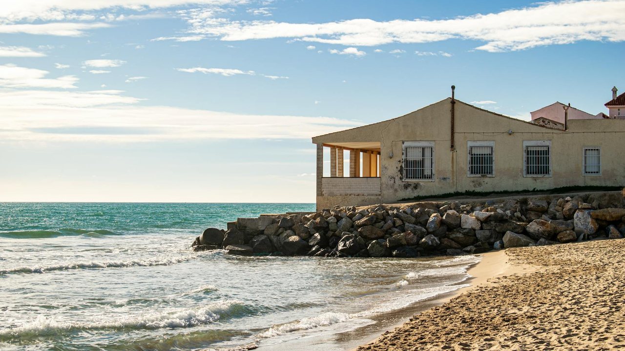 Comprar y reformar en Costa Blanca: guia para britanicos y alemanes contexto de planificacion de reforma