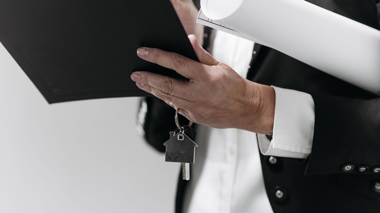 Dossier bilingue para vender vivienda reformada en Costa Blanca