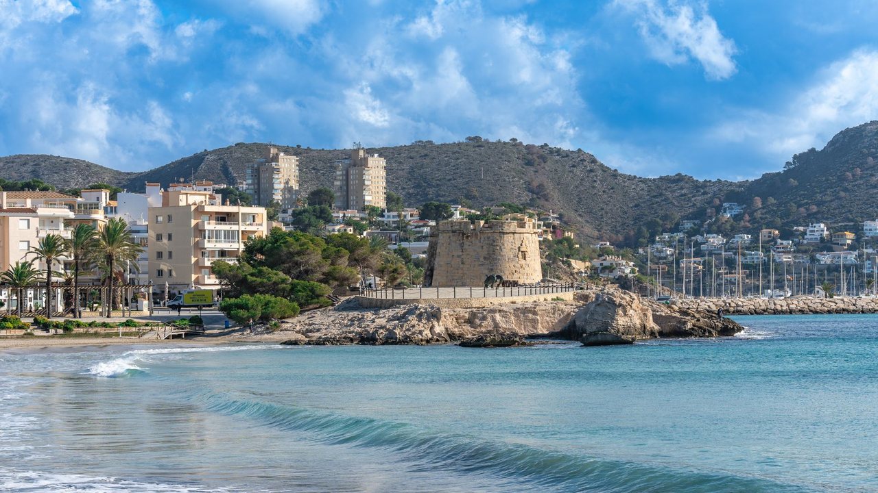 Costa Blanca housing duality: renovating for locals and foreign buyers