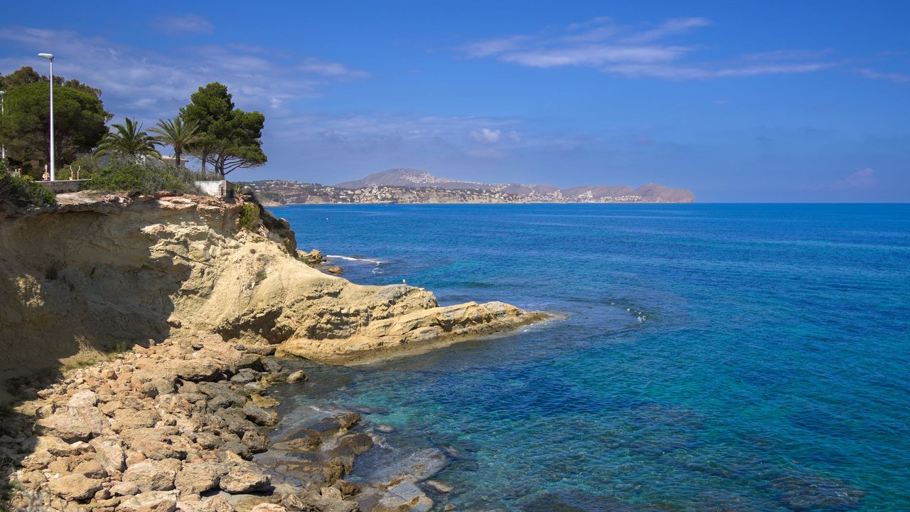 Costa Blanca housing duality: renovating for locals and foreign buyers