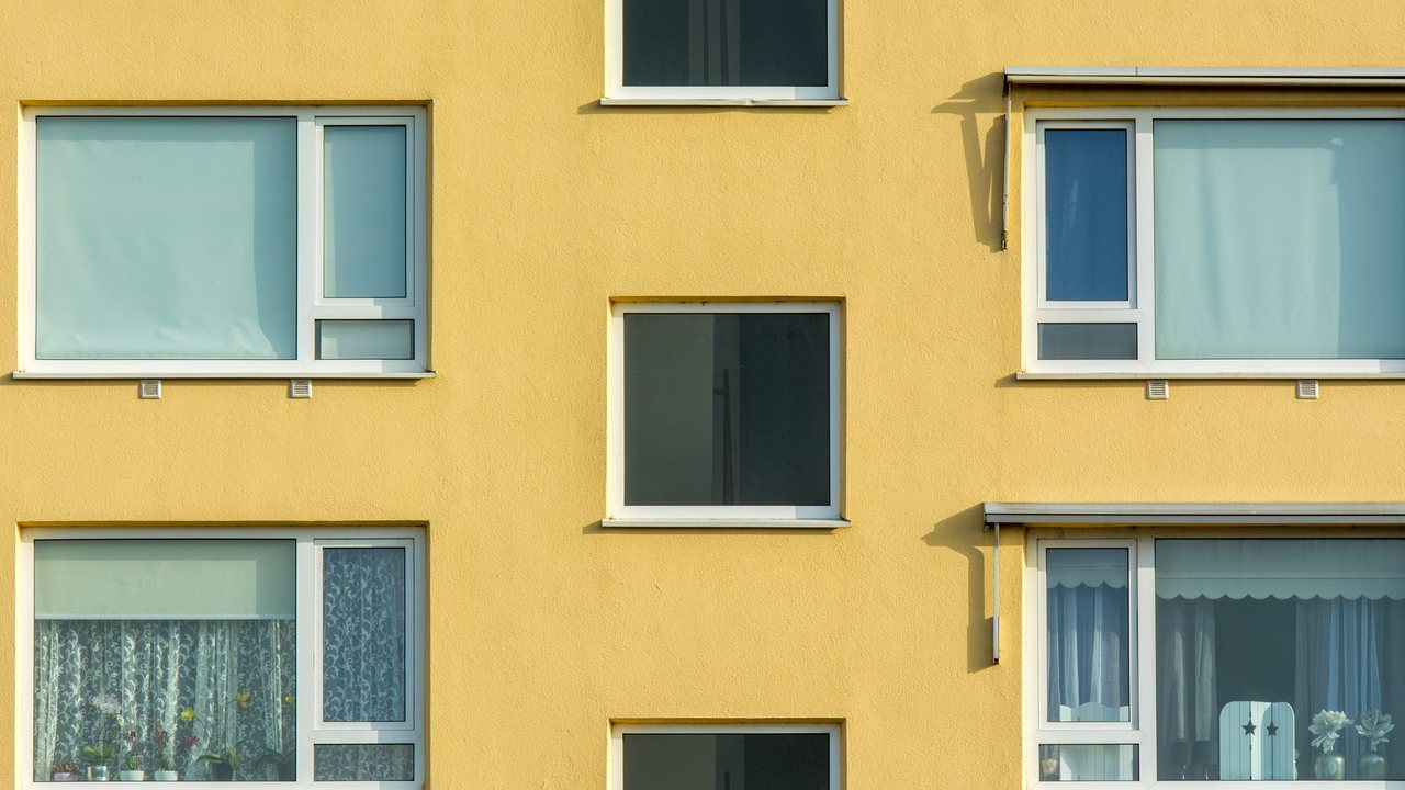 Facade, windows and insulation in Alicante: what a community should improve first