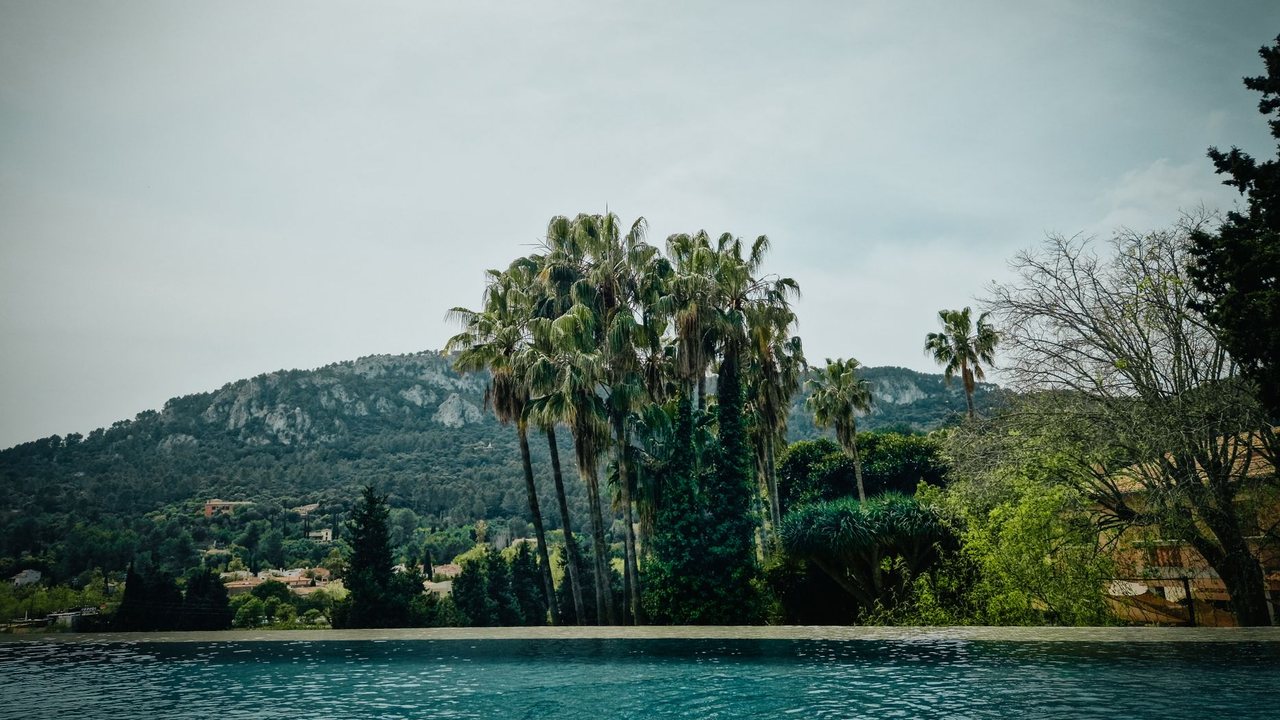 Fuga en piscina de Costa Blanca: como diagnosticarla antes de abrir pavimento o revestimiento