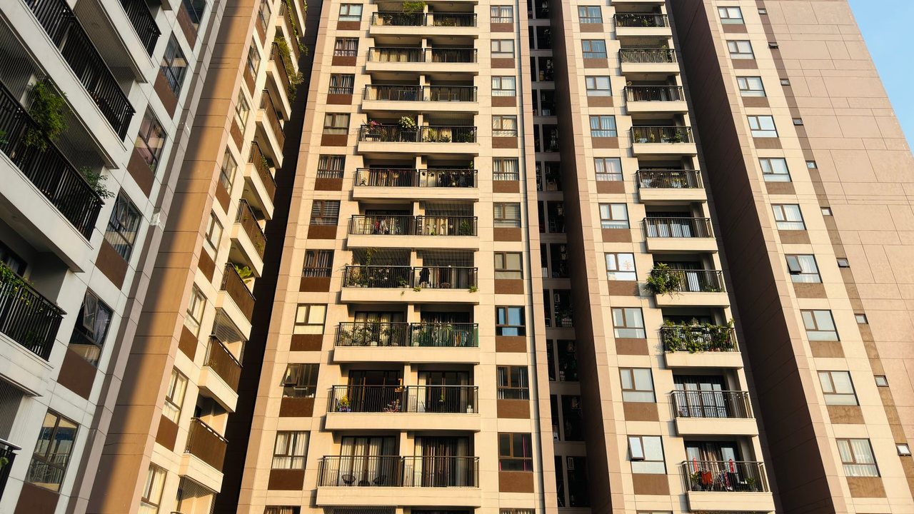 Alicante flat pre-purchase inspection: building reports, assessments and damp: detail