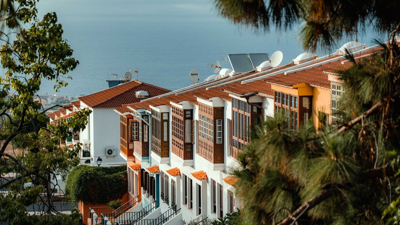 Laminas solares en ventanas de Alicante: reducir calor sin oscurecer la vivienda