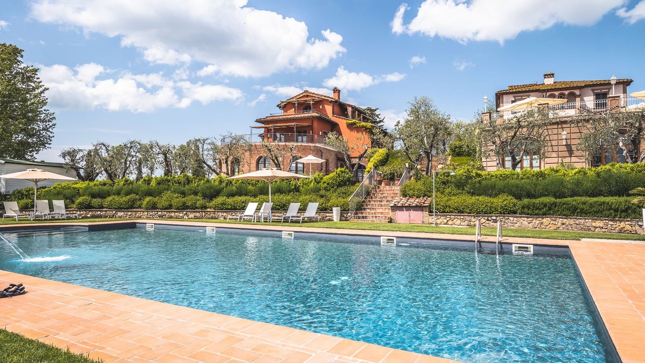 Mantenimiento de piscina al final del verano en una segunda vivienda de Costa Blanca - detalle