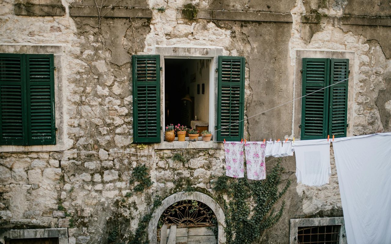 Supporting image for How to keep a home cool without AC: passive cooling in Spain