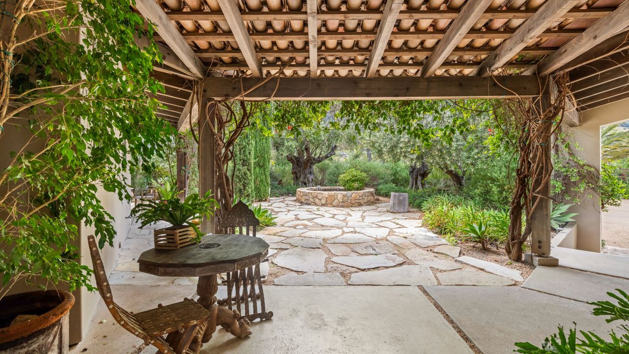 Pergola y cocina exterior en Alicante: permisos, instalaciones y sombra antes de construir