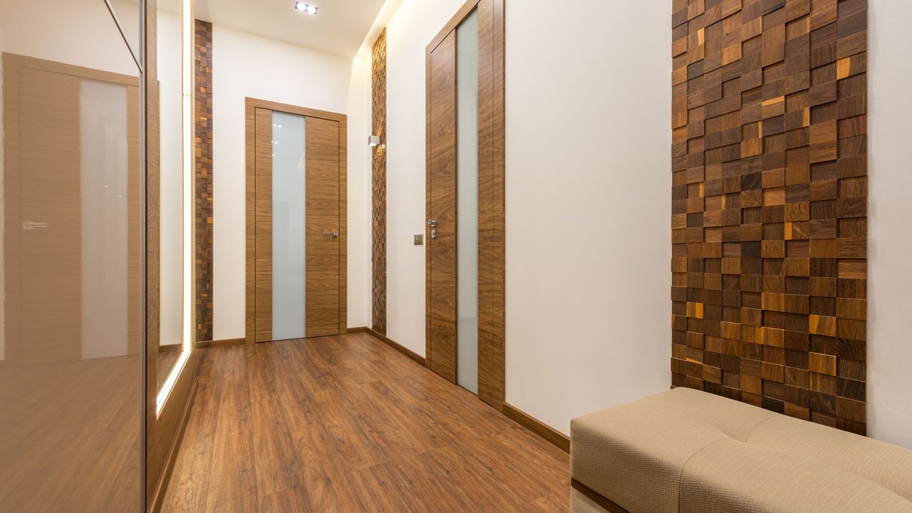 Replacing interior doors in Alicante: measurements, flooring and opening direction