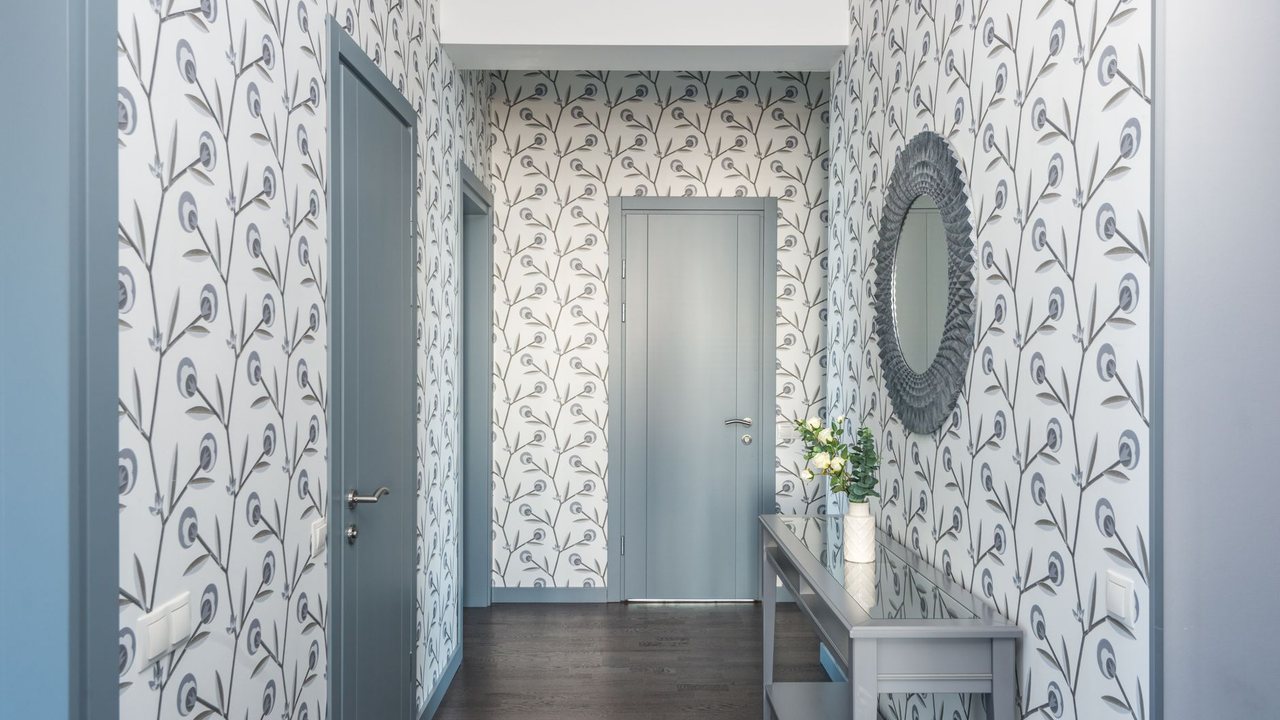 Removing wallpaper in Alicante: preparing for the next wall finish