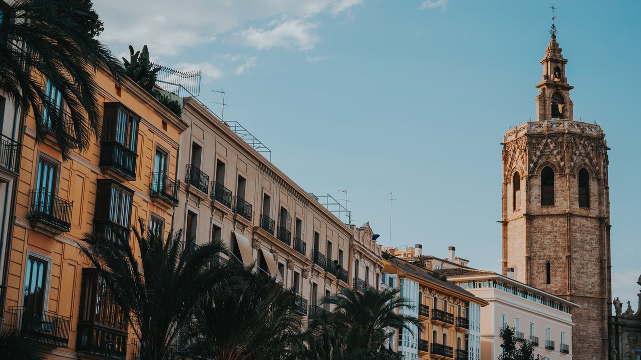 Tourist rental cadastral reference in Alicante: renovate without losing registration