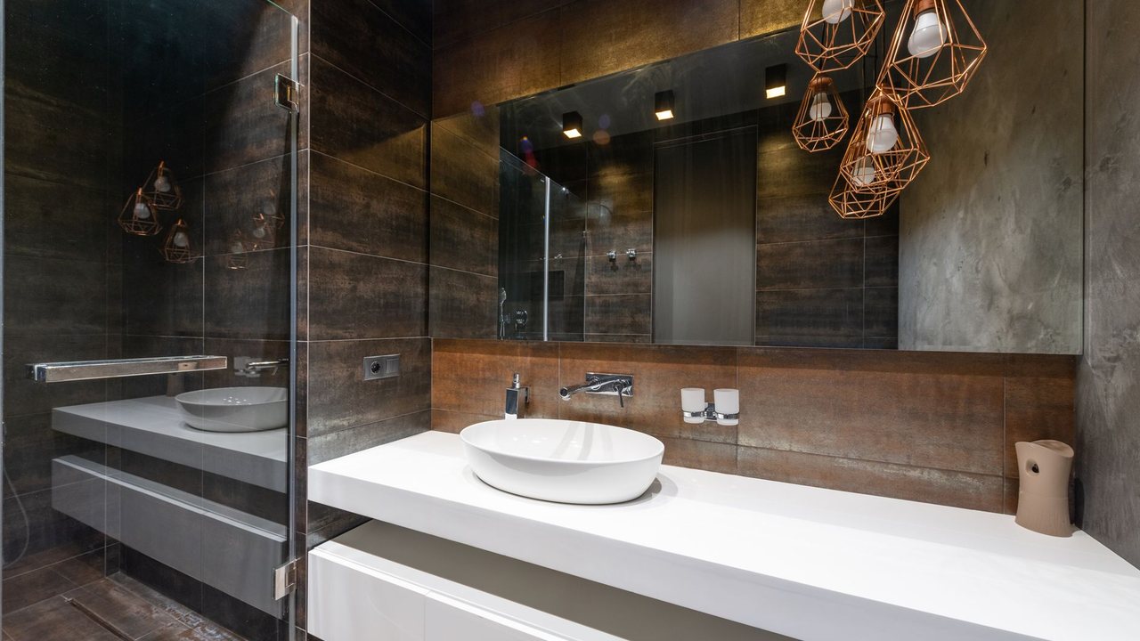 Renovating a bathroom in Alicante to avoid leaks, odours and damp in a second home