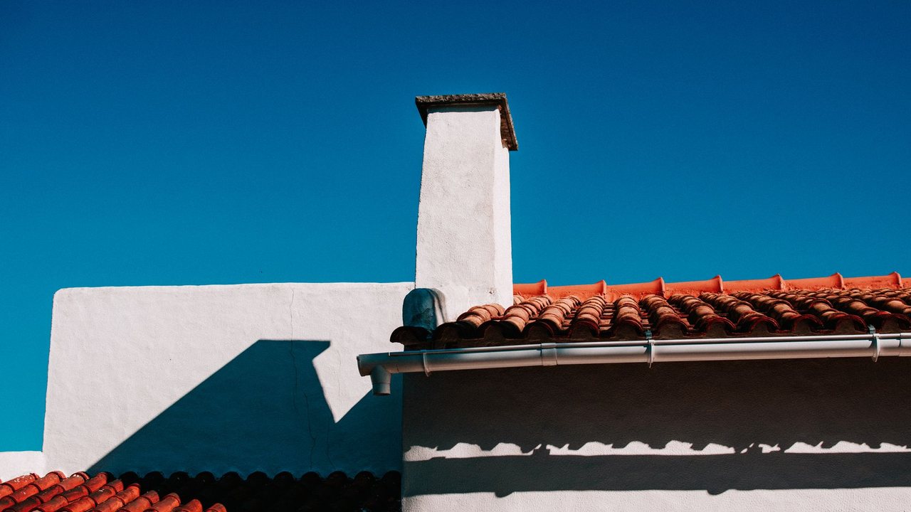 Reformar una casa de pueblo en Alicante: cubierta, muros e instalaciones antes de abrir espacios - detalle