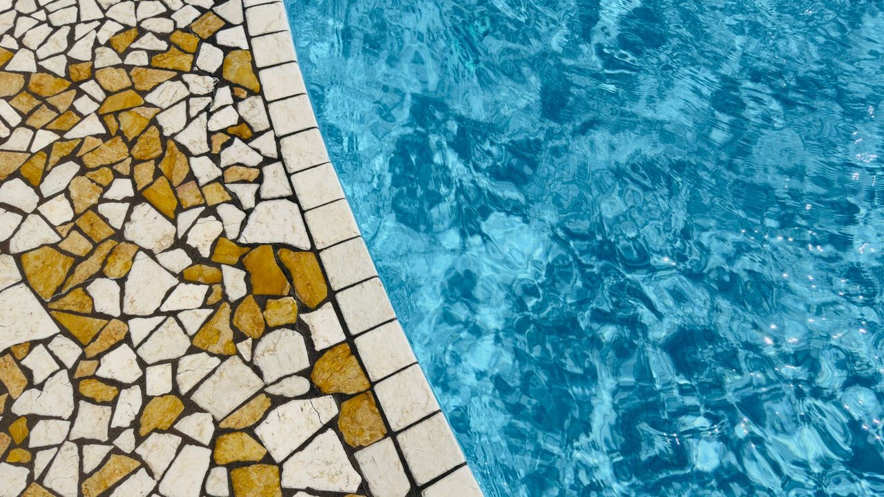 Renovating a Costa Blanca pool: leaks, filtration and finishes before the next season