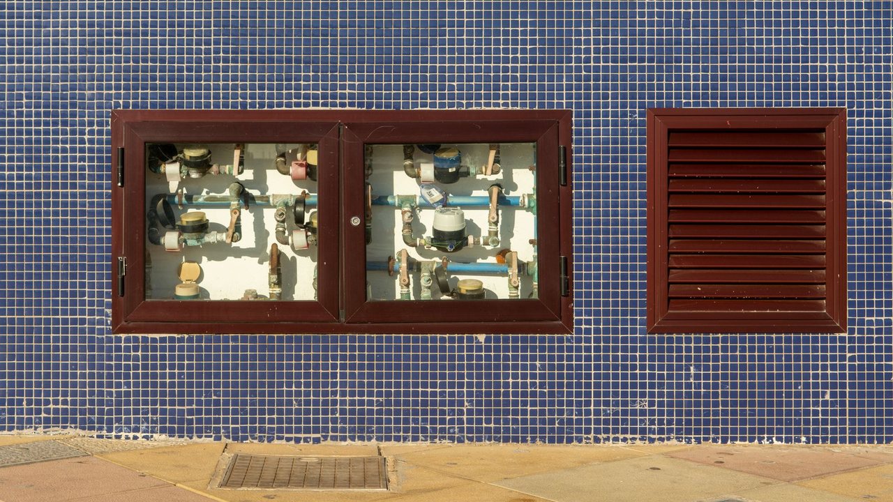 Retorno de aguas residuales en bajos de Alicante: qué comprobar antes de instalar una válvula
